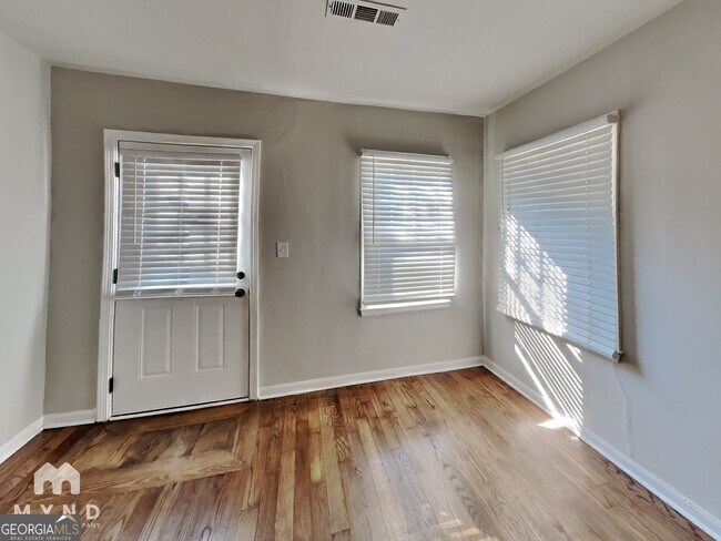 Photo - 1319 Campbellton Rd SW