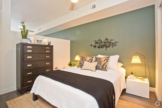 1BR, 1BA - Coronado - 590 SF