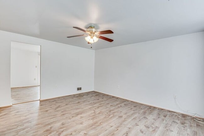 Photo - 825 Barkley Dr