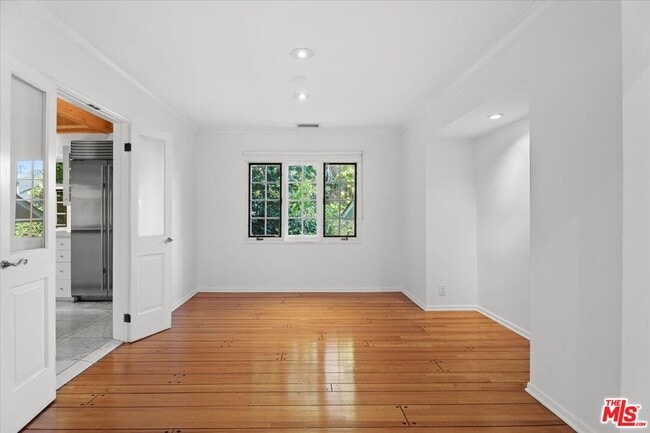 Photo - 4031 Hollyline Ave