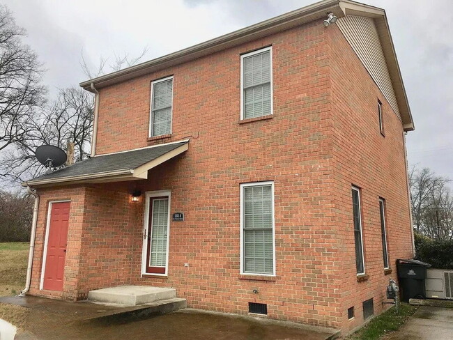 Building Photo - "A Cozy Nashville Home with Great Location and Potential"