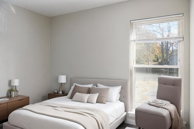 Photo - 142 Weatherwood Ct