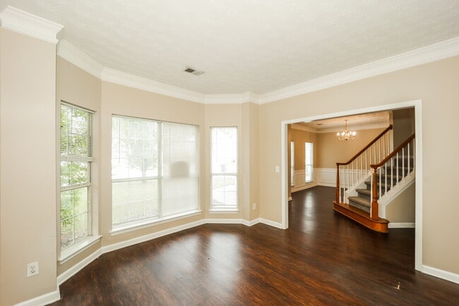 8639 Glendevon Ct