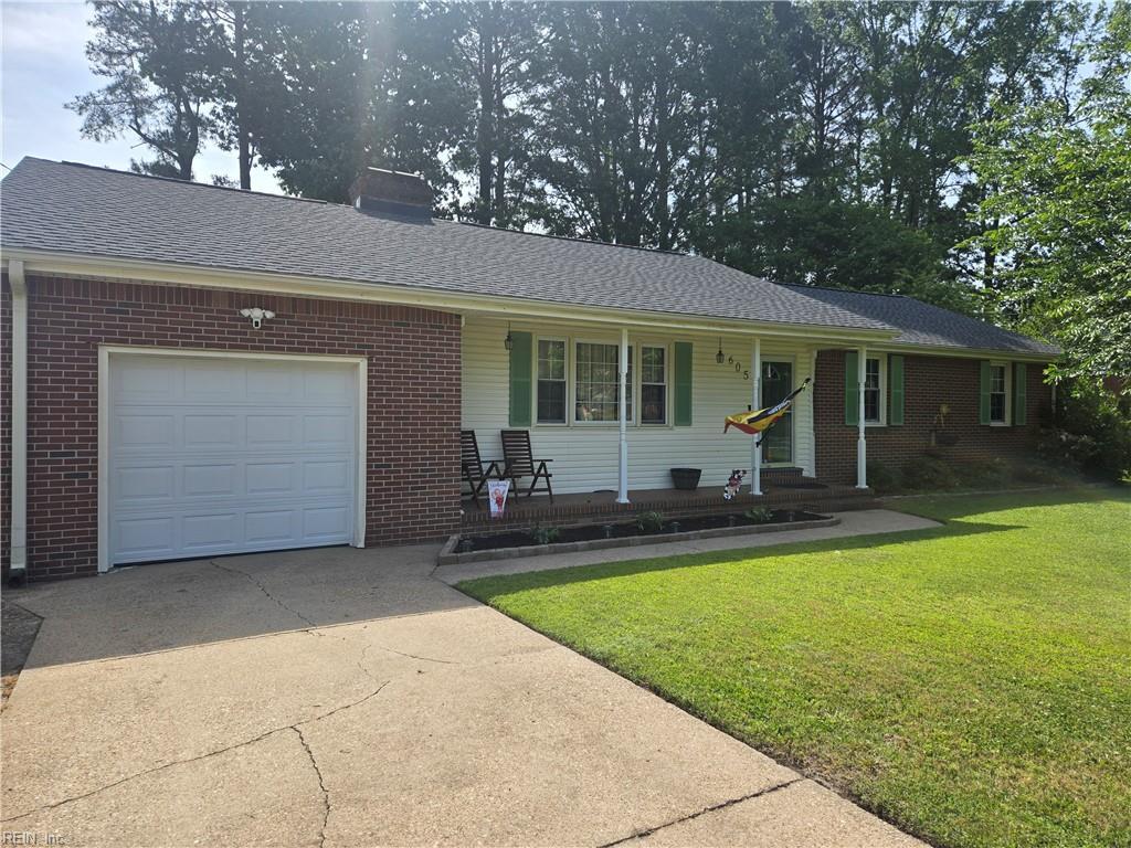 Photo - 605 Hillwell Rd House