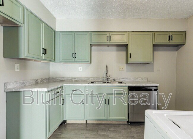 Photo - 2291 Madison Ave