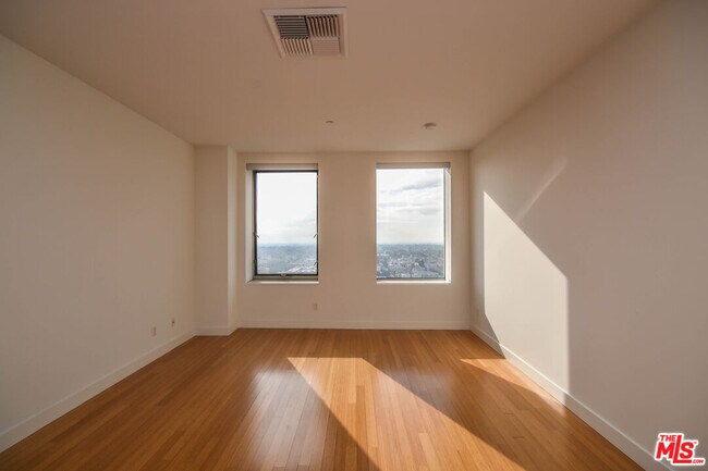 Photo - 3810 Wilshire Blvd Unidad 1809 Rental