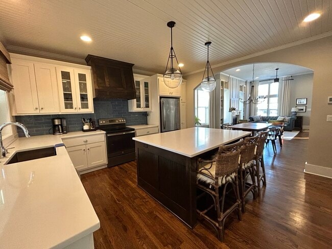 Photo - 405 E 32nd Ave