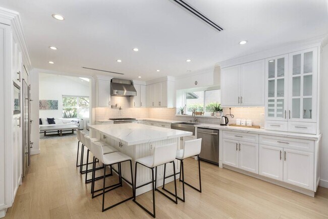 Photo - 23032 Mariano St