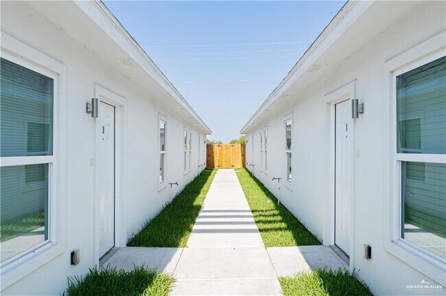 Photo - 10 W 2nd St Unit 4