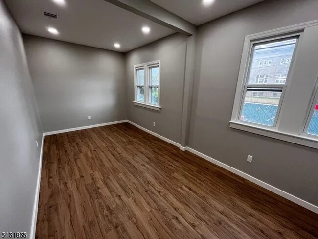 Photo - 339 Valley Brook Ave Unidad 1E