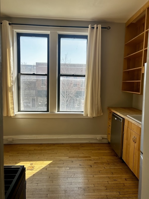 Photo - 845 Massachusetts St