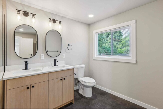 Photo - 335 Martin Luther King Jr Way