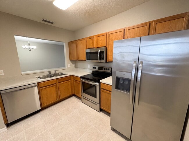 Photo - Updated 3 bed 2 bath condo in the Villages of Bloomingdale Unidad 201