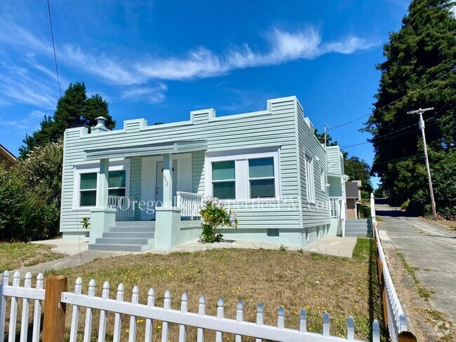 Building Photo - Johnson Ave: 2bdrm / 1 ba Home