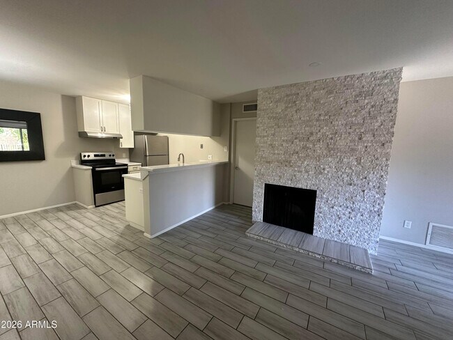 Photo - 5525 E Thomas Rd Unidad R8