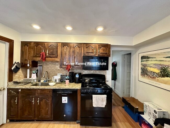 Photo - 352 Main St Unidad 2