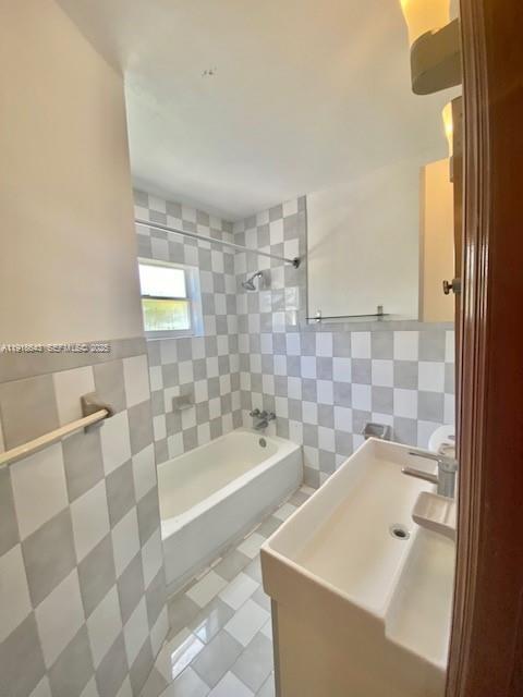 Photo - 830 W 40th St Unit 2