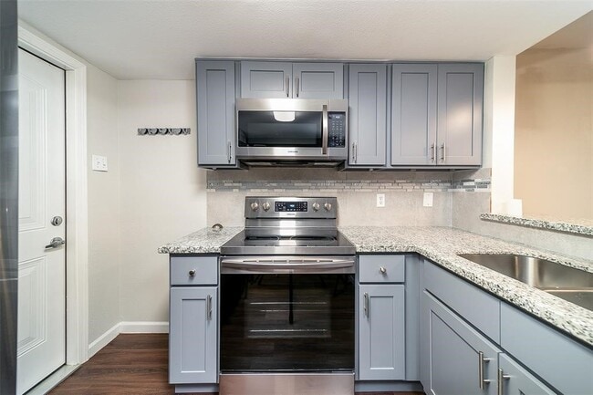 Building Photo - 2614 Cleburne St Rental