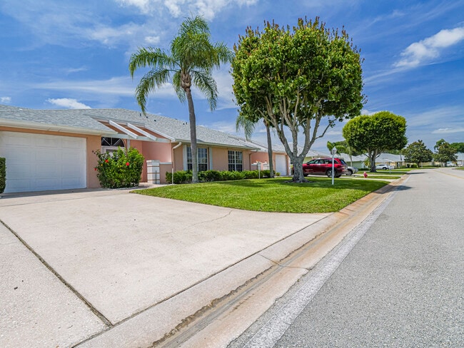 Photo - 847 Lake Orchid Cir