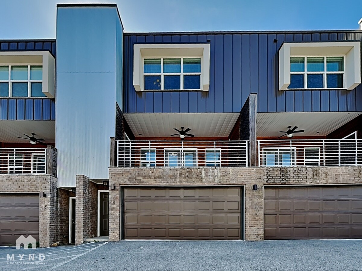 Photo - 138 E Sycamore St Townhome