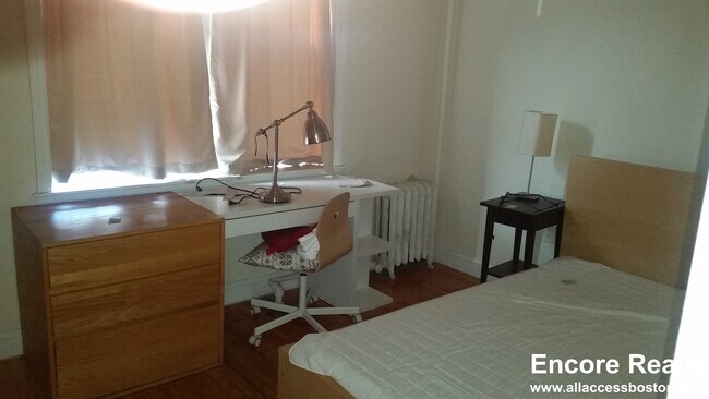 Building Photo - 60 Egmont St Unit 3