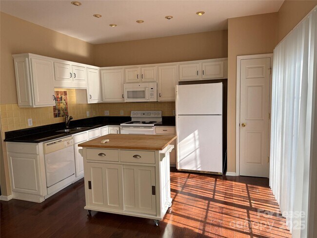 Photo - 8005 Flanders St