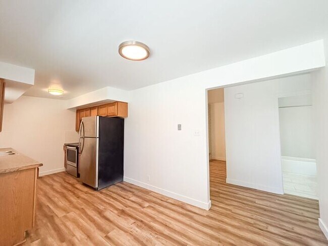 Photo - 2 Bed 1 Bath - New carpet - New paint - Great location!