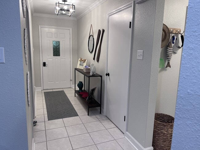 Photo - 1412 Airport B11 - B11