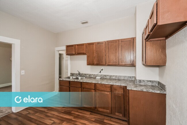 Photo - 1519 W 6TH ST