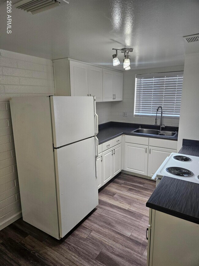 Photo - 521 E Bethany Home Rd