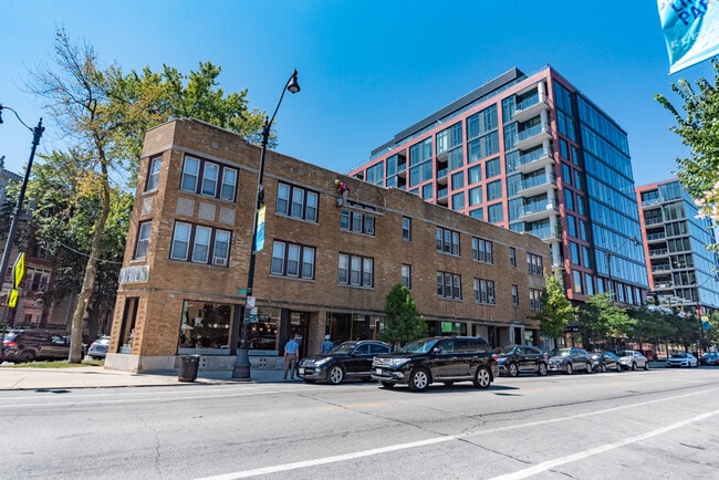 Building Photo - 2512 N Lincoln Ave Rental