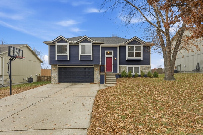 Building Photo - 11516 N Windsor Ave