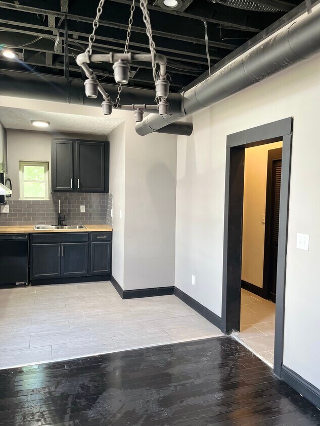 Photo - 2832 Stanton Avenue