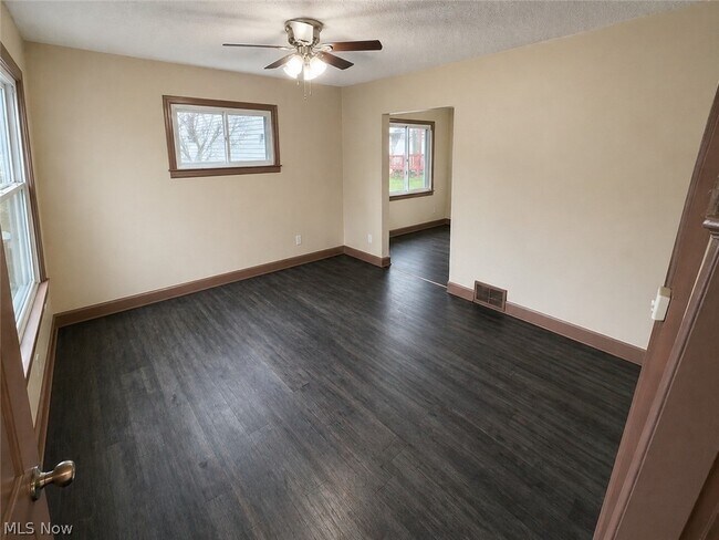 Photo - 959 Cole Ave