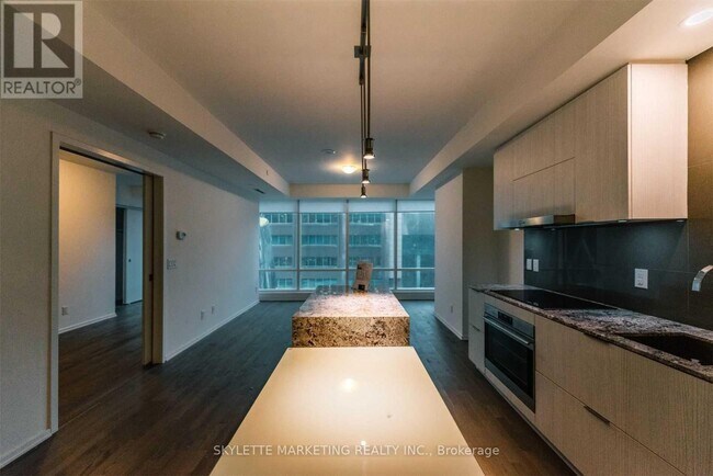 Photo - 1 Bloor St E Unité 422