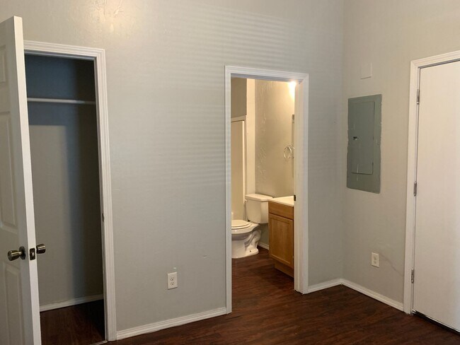 Photo - Nice 2 Bed 2 Bath Home near downtown!