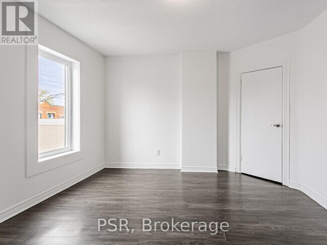 Photo - 2042 Dundas St W