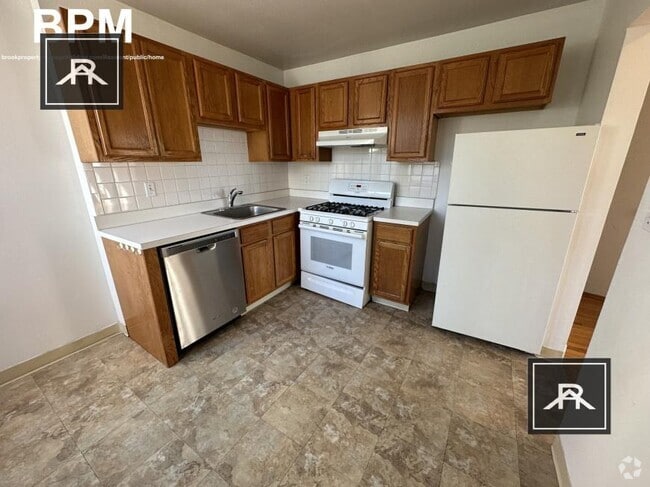 Building Photo - 2 bedroom in Brighton MA 02135 Unit 18 Rental