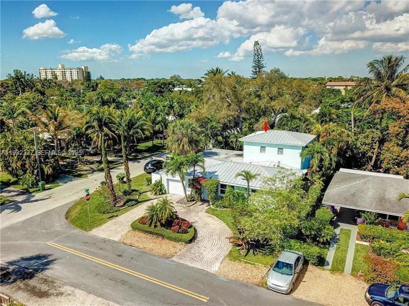 Photo - 801 NE 17th St