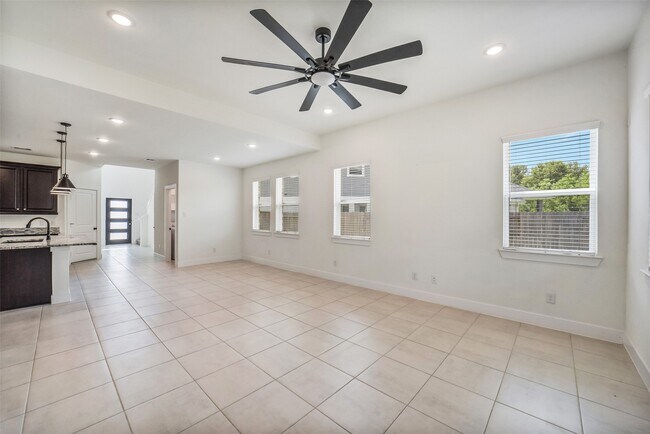 Building Photo - 19384 Poppy Vlg Cir