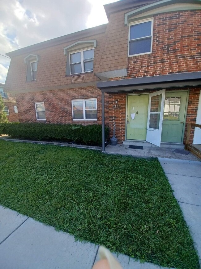 Photo - 675 Portis St