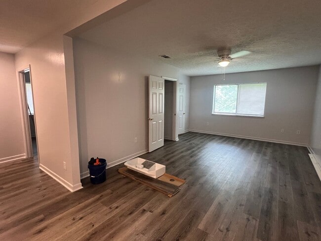 Photo - Newly renovated 2 bedroom on Barber St.!