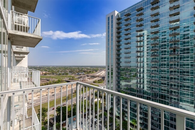 Photo - 5925 Almeda Rd Unidad 11814