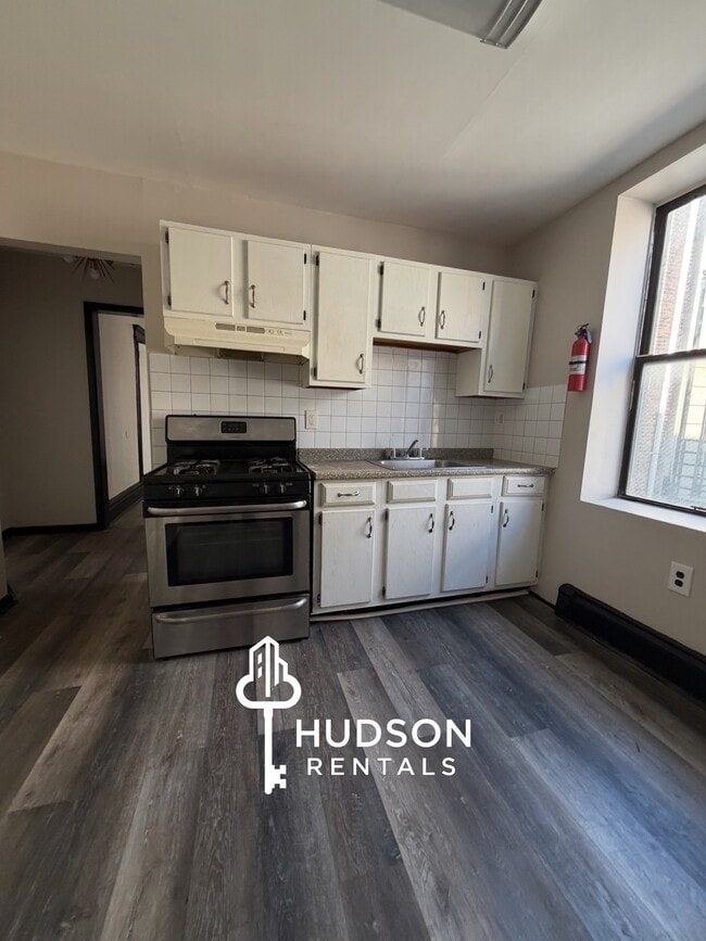 Building Photo - 110 Warner Ave Unit 5