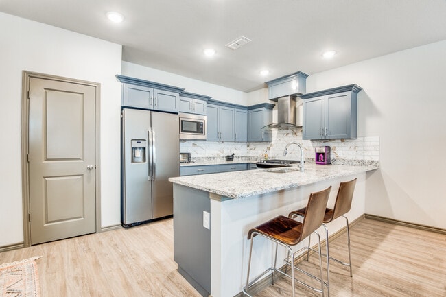 Photo - 8706 Tudor Pl