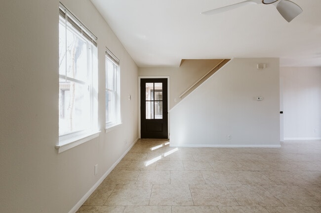 Photo - 1402 Fairfield Dr Unit B