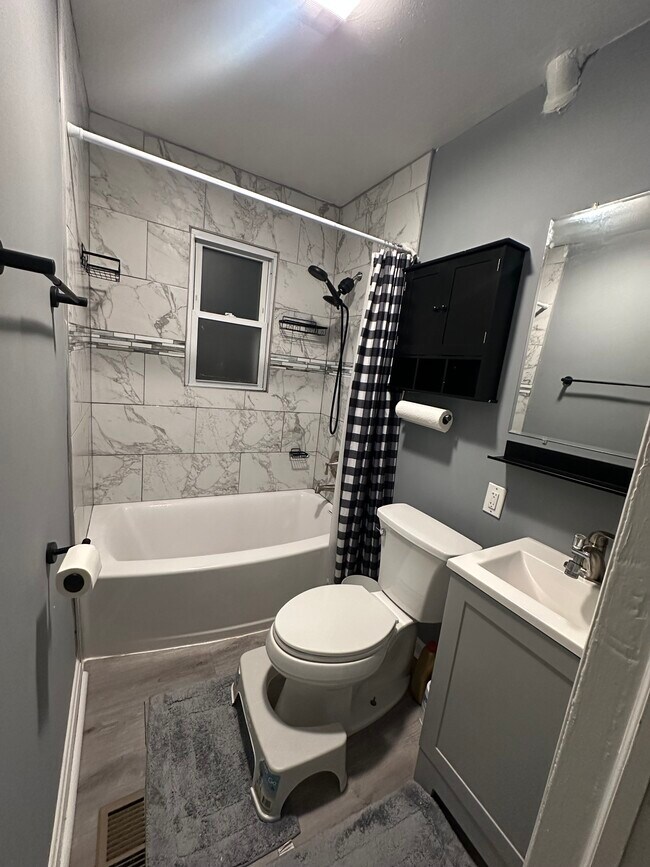 Photo - 5119 E St SE