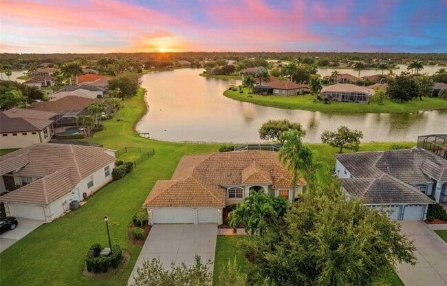 Photo - 726 Grand Rapids Blvd