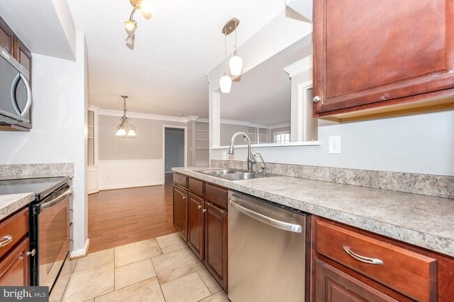 Building Photo - 20507 Shadyside Way Unit 10-1