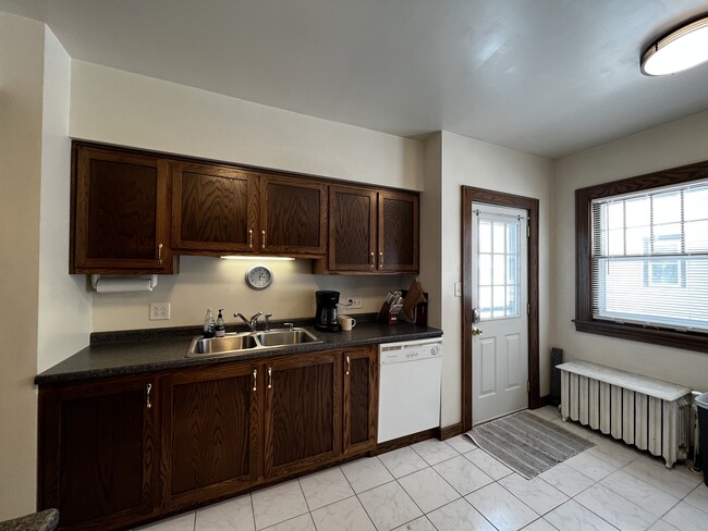 Photo - 819 10th Ave N